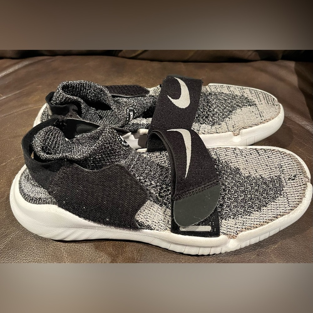 Nike Free Rn Motion Fk 2018 Big Kids Style: AH4847-001 Size: 6 Black/White